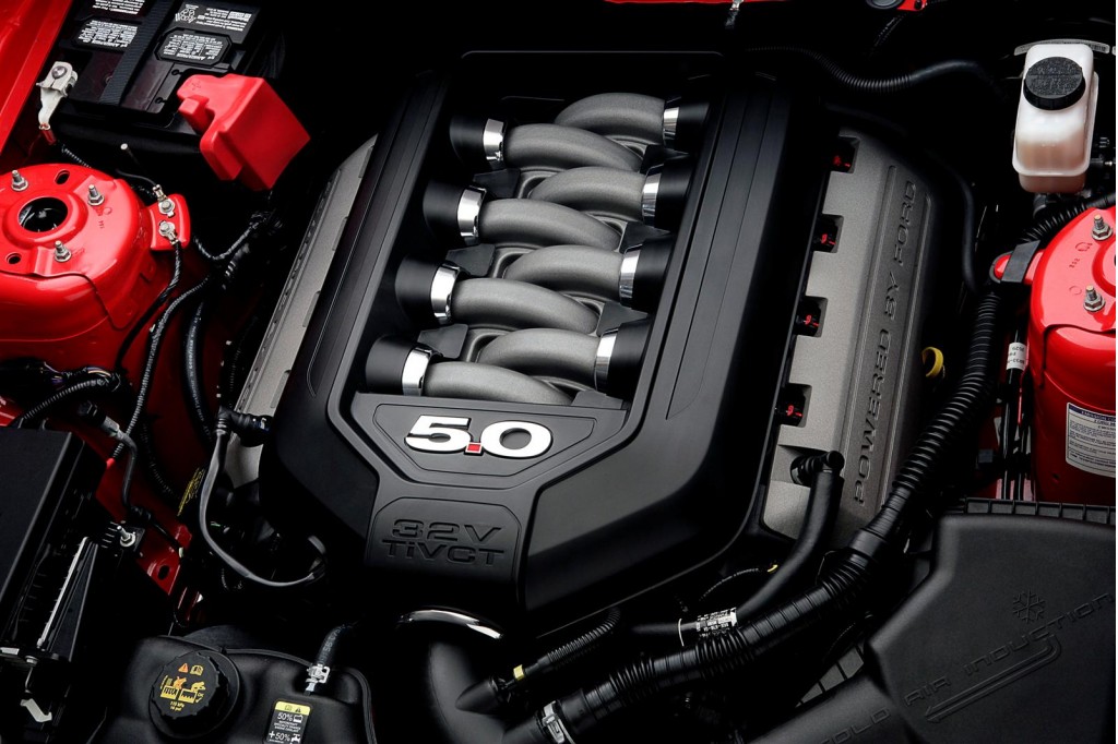 2011-ford-mustang-gt-5-0-engine_100303262_l.jpg
