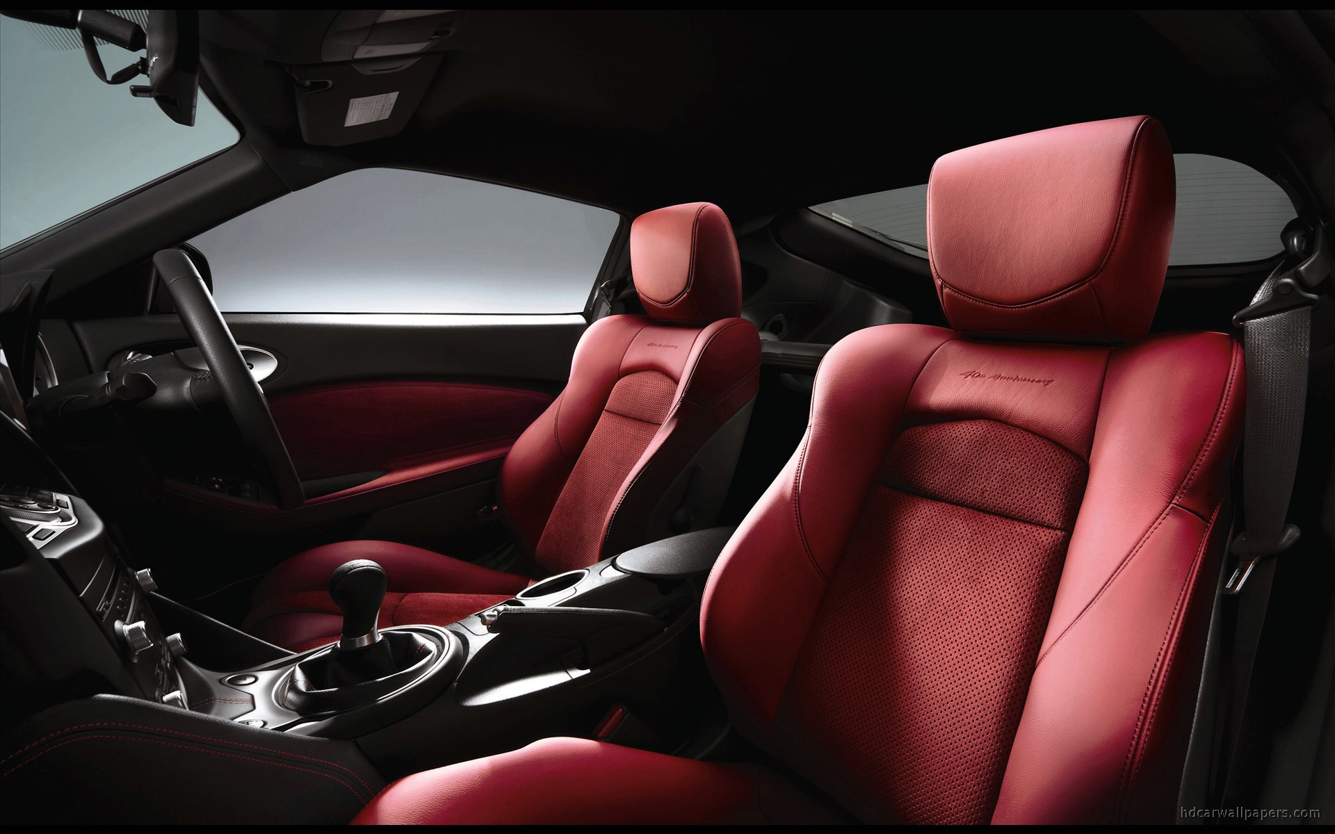 nissan_new_limited_edition_370z_40th_anniversary_model_interior-wide.jpg